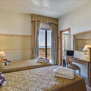Double or Twin Room Sea View